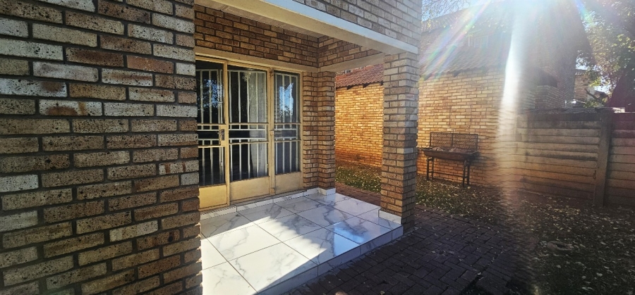 To Let 3 Bedroom Property for Rent in Waterval East North West